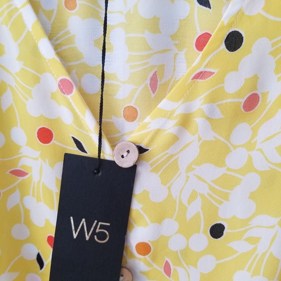 NWT W5 Floral Print Tie Front V-Neck Top Sz Small - Picture 5 of 6